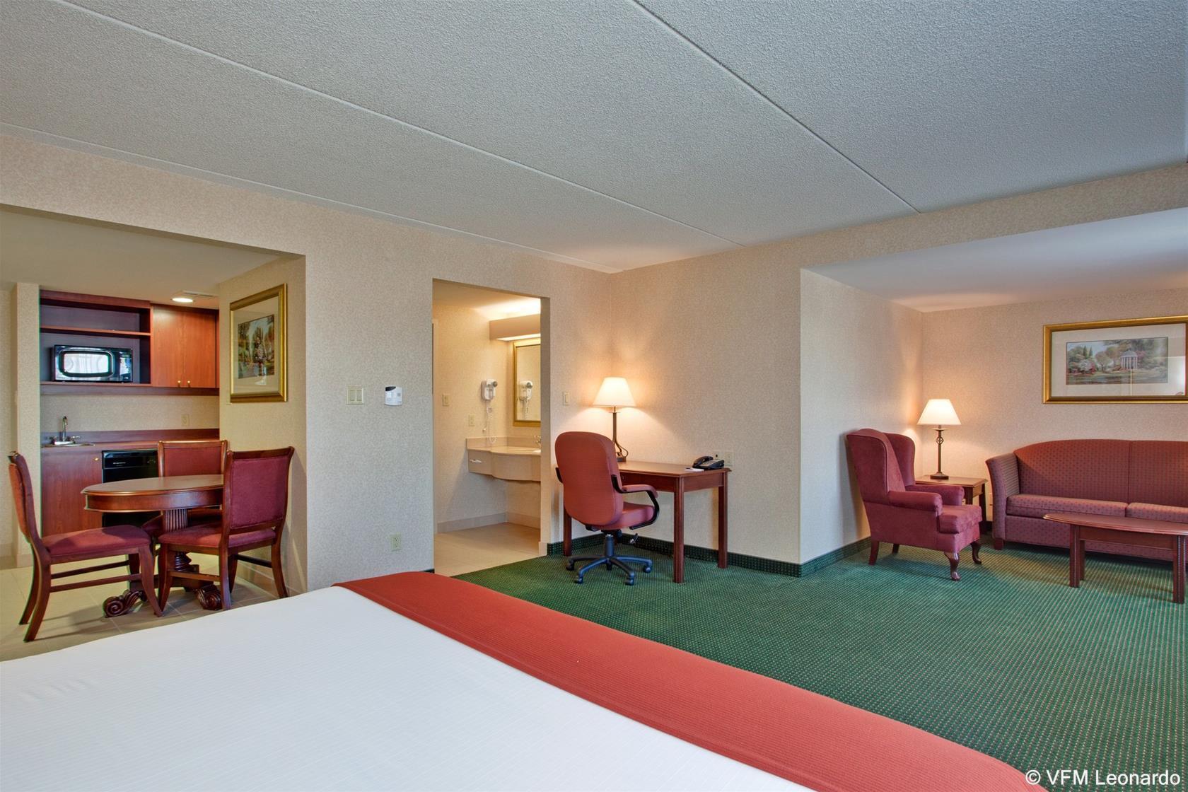 Holiday Inn Express Hotel & Suites Milton By Ihg Exterior photo