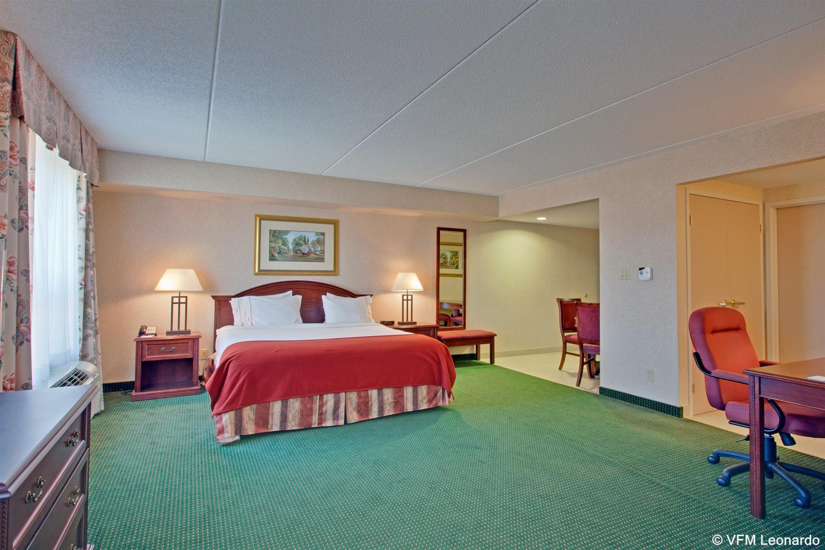 Holiday Inn Express Hotel & Suites Milton By Ihg Exterior photo
